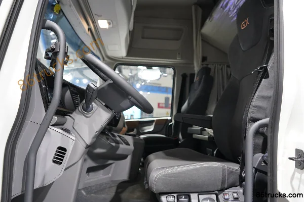 Dongfeng Tianlong Flagship GX 14.5L LNG 630hp 6X4(10 wheels) Eaton 12-speed AMT automatic tractor truck Cab (1) | 86Trucks