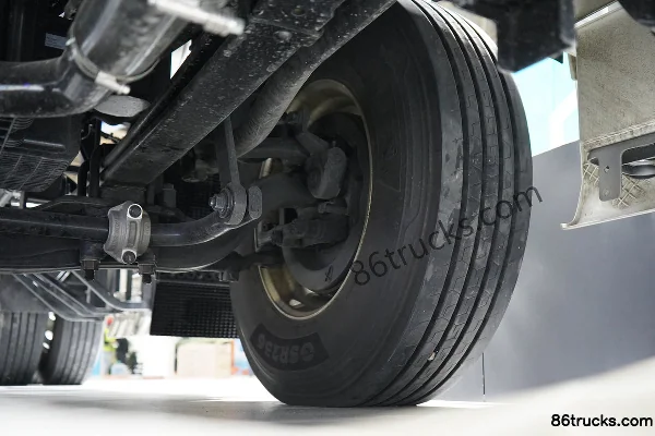 Dongfeng Tianlong Flagship GX 14.5L LNG 630hp 6X4(10 wheels) Eaton 12-speed AMT automatic tractor truck Chassis (3) | 86Trucks