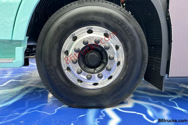 Lingyi Auto Jingzhe Composite 6X4(10 wheels) Electric Tractor Truck Wuhan BYD 603.34kWh Chassis (2) | 86Trucks
