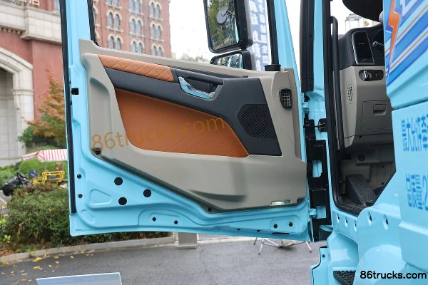SHACMAN Delong X5000E Composite Edition 6X4(10 wheels) Electric Tractor Truck CATL 600.92kWh Cab (2) | 86Trucks