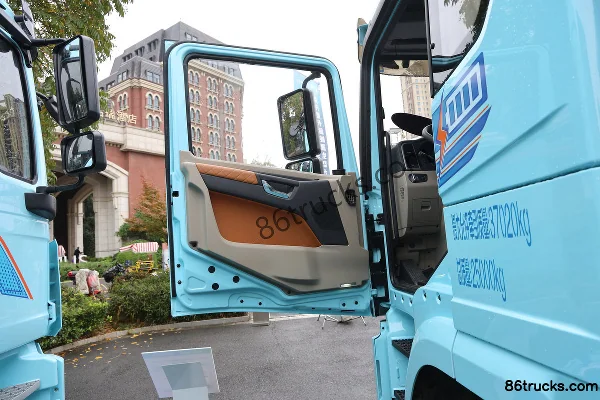 SHACMAN Delong X5000E Composite Edition 6X4(10 wheels) Electric Tractor Truck CATL 600.92kWh Cab (1) | 86Trucks