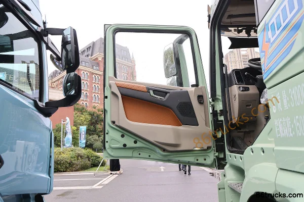 SHACMAN Delong X5000E 8X4(12 wheels) 8.8m Electric Dump Truck CATL 400.61kWh Cab (1) | 86Trucks