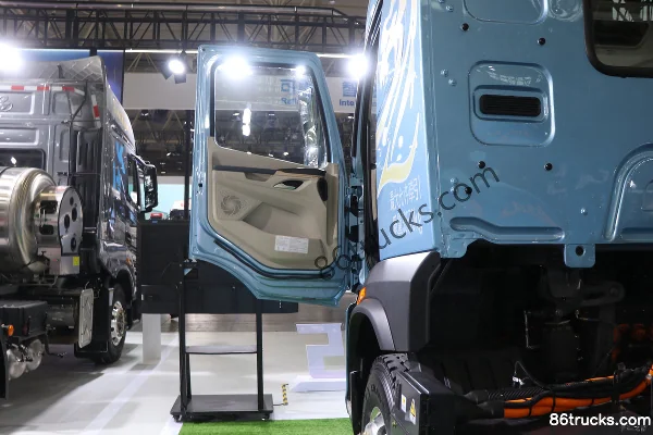 Dongfeng Yiwei 5 6X4(10 wheels) pure electric tractor truck, CATL 400.61kWh Cab (1) | 86Trucks