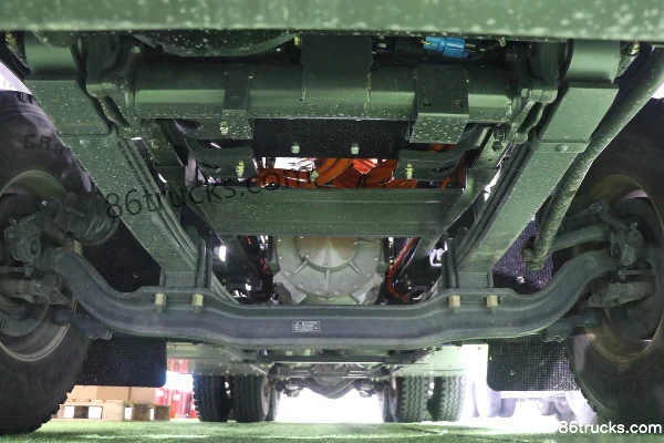 Dongfeng Yiwei 5 6X4(10 wheels) pure electric tractor truck, CATL 400.61kWh Chassis (1) | 86Trucks