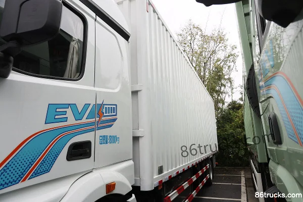 SHACMAN Delong M5000E Lightweight Version 4X2(6 wheels) 9.55m pure electric box cargo truck CATL 262.75kWh Body (1) | 86Trucks