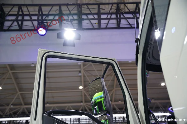 FAW Jiefang J6L 6X4(10 wheels) Electric Tractor Truck CATL 400kWh Cab (3) | 86Trucks