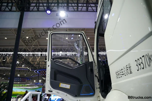 FAW Jiefang J6L 6X4(10 wheels) Electric Tractor Truck CATL 400kWh Cab (2) | 86Trucks