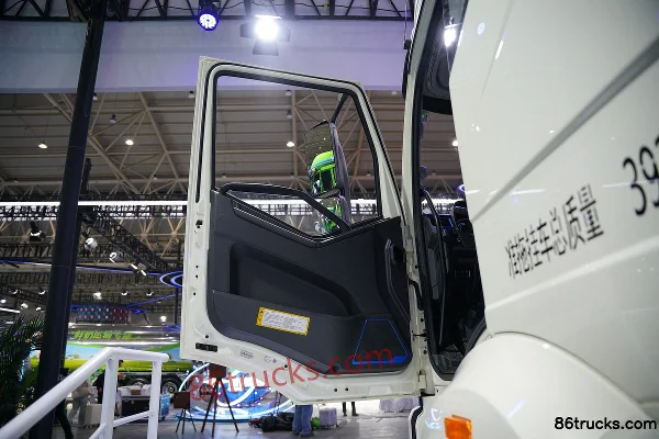 FAW Jiefang J6L 6X4(10 wheels) Electric Tractor Truck CATL 400kWh Cab (1) | 86Trucks