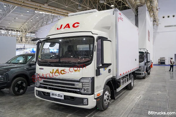 JAC S9 2.5L Diesel 180 hp 4X2(6 wheels) Xingrui 6-speed 4.12m Single Row Van Truck Exterior (3) | 86Trucks