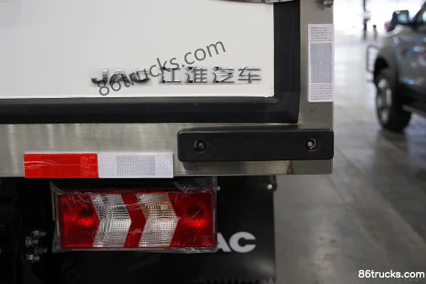 JAC S9 2.5L Diesel 180 hp 4X2(6 wheels) Xingrui 6-speed 4.12m Single Row Van Truck Body (3) | 86Trucks
