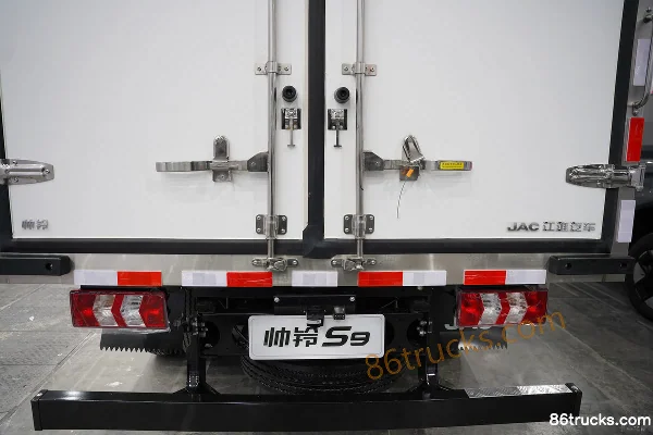 JAC S9 2.5L Diesel 180 hp 4X2(6 wheels) Xingrui 6-speed 4.12m Single Row Van Truck Body (1) | 86Trucks