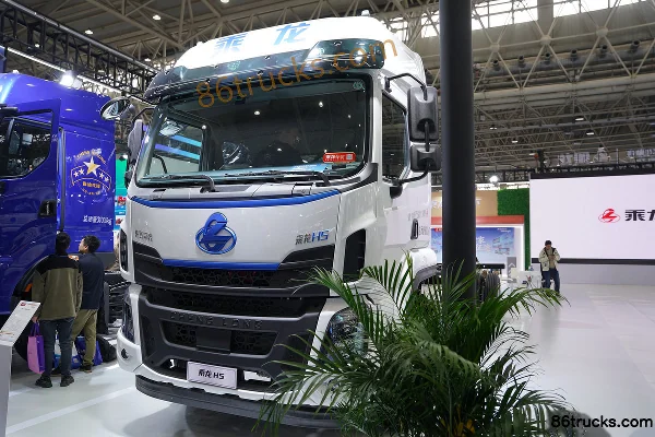 Dongfeng H5 4X2(6 wheels) air brake 9.7m semi-sleeper pure electric van cargo truck CATL 246.67kWh Exterior (3) | 86Trucks