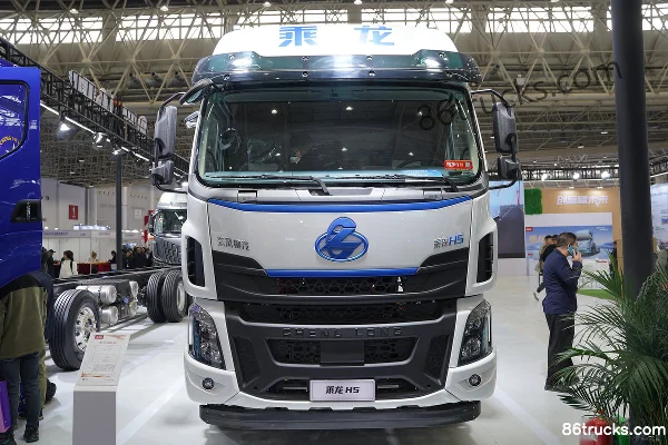 Dongfeng H5 4X2(6 wheels) air brake 9.7m semi-sleeper pure electric van cargo truck CATL 246.67kWh Exterior (2) | 86Trucks