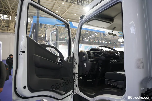 Dongfeng EV350 4.2m Single Row Pure Electric Box Van, CATL 100.46kWh, 4X2(6 wheels) Cab (1) | 86Trucks