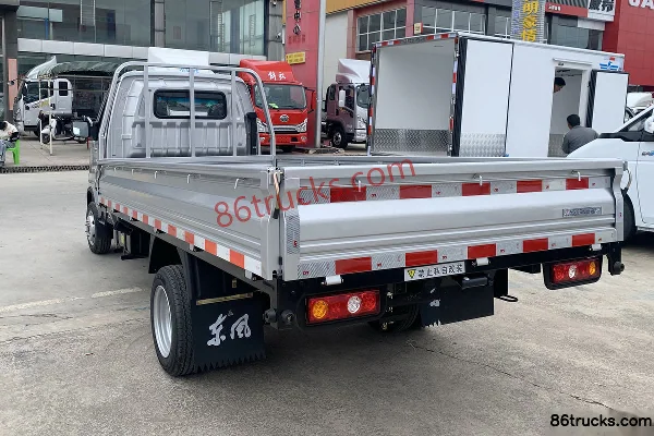 Dongfeng T3 (formerly Xiaobawang W) 1.6L 123hp 4X2(6 wheels) Gasoline 2.7m Single Row Flatbed Light Truck (Single Rear Tire) Exterior (3)