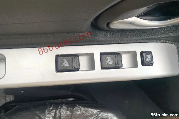 Dongfeng T3 (formerly Xiaobawang W) 1.6L 123hp 4X2(6 wheels) Gasoline 2.7m Single Row Flatbed Light Truck (Single Rear Tire) Cab (3) | 86Tru