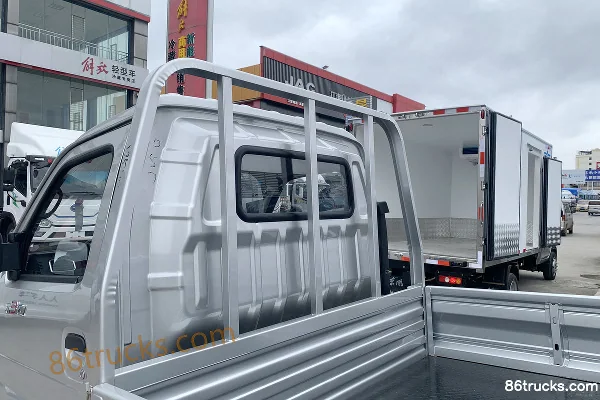 Dongfeng T3 (formerly Xiaobawang W) 1.6L 123hp 4X2(6 wheels) Gasoline 2.7m Single Row Flatbed Light Truck (Single Rear Tire) Body (3) | 86Tr