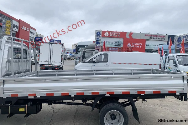 Dongfeng T3 (formerly Xiaobawang W) 1.6L 123hp 4X2(6 wheels) Gasoline 2.7m Single Row Flatbed Light Truck (Single Rear Tire) Body (2) | 86Tr