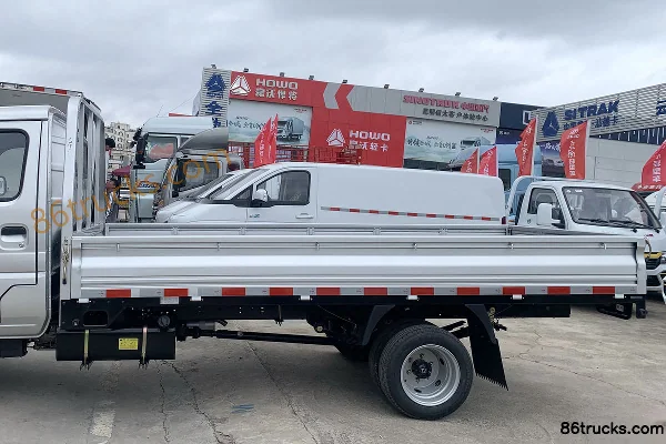 Dongfeng T3 (formerly Xiaobawang W) 1.6L 123hp 4X2(6 wheels) Gasoline 2.7m Single Row Flatbed Light Truck (Single Rear Tire) Body (1) | 86Tr