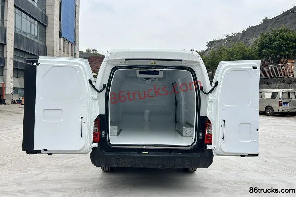 Zhongtong T7 2-Seat Electric Refrigerated Truck (Zhongte Brand) CALB 50.37kWh 4X2(6 wheels) Cab (1) | 86Trucks