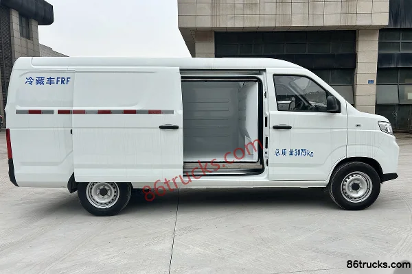 Zhongtong T7 2-Seat Electric Refrigerated Truck (Zhongte Brand) CALB 50.37kWh 4X2(6 wheels) Cab (2) | 86Trucks