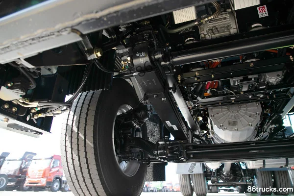 FAW Jiefang Qingdao JH6 4X2(6 wheels) Battery Swap Electric Tractor Truck CATL 400.61kWh Chassis (2) | 86Trucks