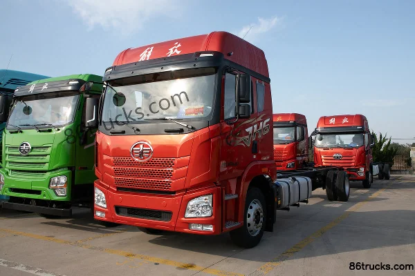 FAW Jiefang Qingdao JH6 6.4L Diesel 300 hp 4X2(6 wheels) FAW Jiefang 10-speed 9.6m Single Row Van Cargo Truck Exterior (3) | 86Trucks