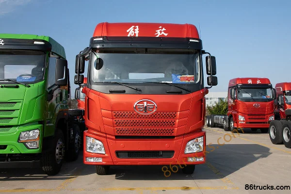 FAW Jiefang Qingdao JH6 6.4L Diesel 300 hp 4X2(6 wheels) FAW Jiefang 10-speed 9.6m Single Row Van Cargo Truck Exterior (2) | 86Trucks