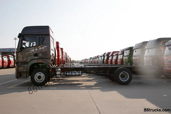 FAW Jiefang Qingdao JH6 7.8L Diesel 380 hp 4X2(6 wheels) Fast Gear 10-speed 6.75m Raised Roof Stake Truck Exterior (3) | 86Trucks