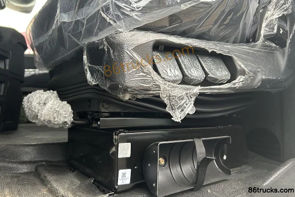 XCMG Truck Hanfeng XG2 6X4(10 wheels) Electric Tractor Truck CATL 600.96kWh Cab (3) | 86Trucks