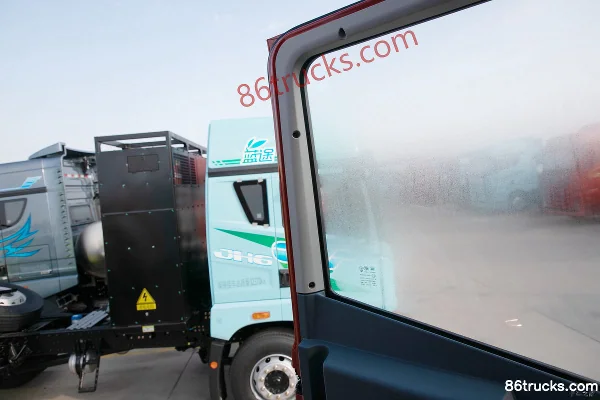 FAW Jiefang Qingdao JH6 12.5L CNG 480 hp 6X4(10 wheels) Fast Gear 12-speed Tractor Truck Cab (2) | 86Trucks