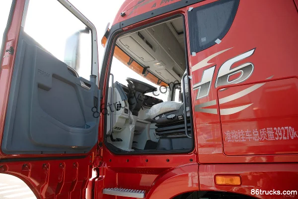 FAW Jiefang Qingdao JH6 12.5L CNG 480 hp 6X4(10 wheels) Fast Gear 12-speed Tractor Truck Cab (1) | 86Trucks