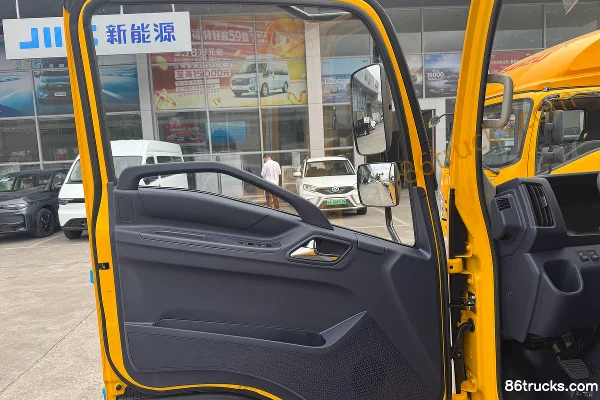Jiangxi Isuzu Wing Release EC7 Standard Edition 116hp 4X2(6 wheels) 3.68m crew cab van light truck (1) | 86Trucks