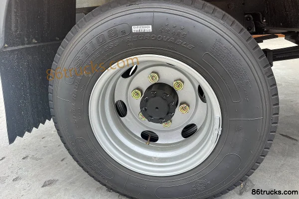 Jiangxi Isuzu Wing Release EC7 Standard Edition 116hp 4X2(6 wheels) 3.68m crew cab van light truck Chassis (3) | 86Trucks