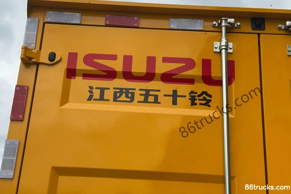 Jiangxi Isuzu Wing Release EC7 Standard Edition 116hp 4X2(6 wheels) 3.68m crew cab van light truck Body (2) | 86Trucks