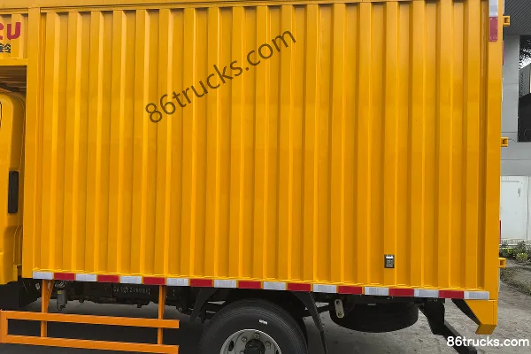Jiangxi Isuzu Wing Release EC7 Standard Edition 116hp 4X2(6 wheels) 3.68m crew cab van light truck Body (1) | 86Trucks