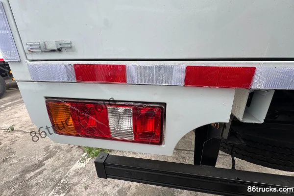 Jiangxi Isuzu Yifang EC7 Standard Edition 116hp 4X2(6 wheels) 4.2m Single Row Van Light Truck (Hydraulic Brake)(China VI) Body (3) | 86Truck