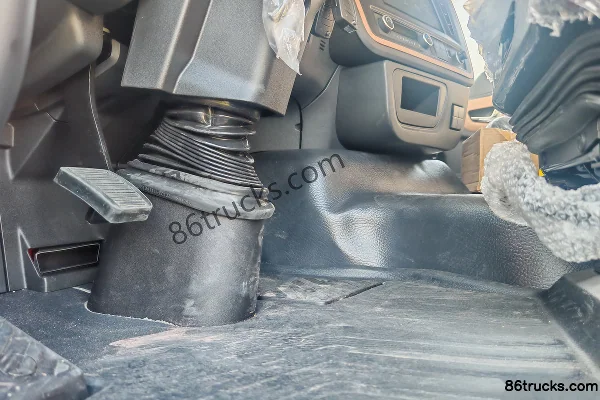 Dongfeng Commercial Vehicle Tianjin KR PLUS 2025 7.5L Diesel 350 hp 4X2(6 wheels) Fast Gear 10-Speed High Roof Double Sleeper 6.8m Stake Car
