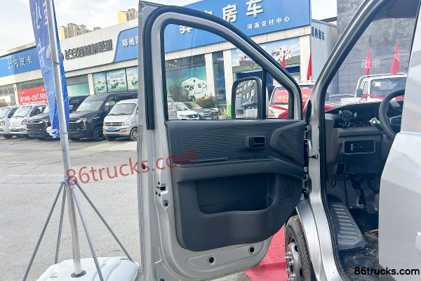 Changan Kuayue Xingta Flagship Edition 1.6L Gasoline 120 hp 4X2(6 wheels) WLY 5-speed Hydraulic Brake 3.8m Single Row Flatbed Mini Truck Cab