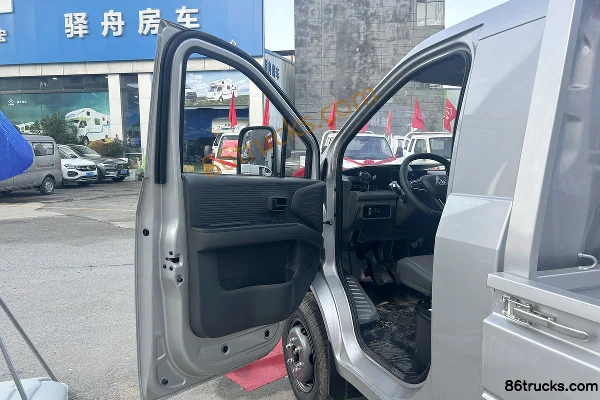Changan Kuayue Xingta Flagship Edition 1.6L Gasoline 120 hp 4X2(6 wheels) WLY 5-speed Hydraulic Brake 3.8m Single Row Flatbed Mini Truck Cab