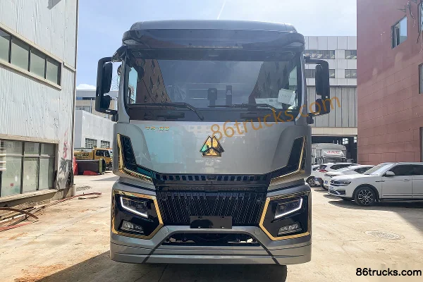 Sinotruk HOWO V9 Classic Edition 6X4(10 wheels) Pure Electric Tractor Truck 601kWh Exterior (2) | 86Trucks