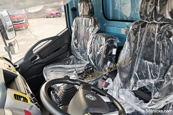 Dongfeng Duolika D5 Ruineng Edition 88 hp 4X2(6 wheels) 3.5m single-row cage cargo light truck (air brake) Cab (3) | 86Trucks