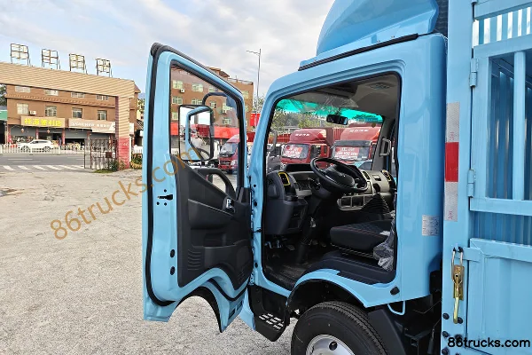 Dongfeng Duolika D5 Ruineng Edition 88 hp 4X2(6 wheels) 3.5m single-row cage cargo light truck (air brake) Cab (1) | 86Trucks
