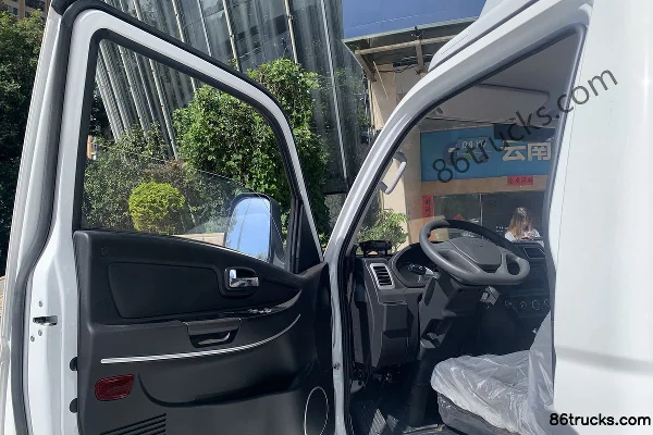 FARIZON Xingzhi F5E 2025 Model Zhiyun Edition 4X2(6 wheels) 3.82m Single Row Pure Electric Refrigerated Truck Zhixin 61.669kWh Cab (1) | 86T