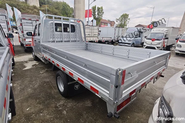 Foton V5 1.6L Gasoline 120hp 4X2(6 wheels) Dongan 5-speed Hydraulic Brake 3m Double Row Flatbed Mini Truck Exterior (3) | 86Trucks