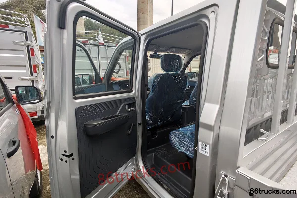 Foton V5 1.6L Gasoline 120hp 4X2(6 wheels) Dongan 5-speed Hydraulic Brake 3m Double Row Flatbed Mini Truck Cab (1) | 86Trucks