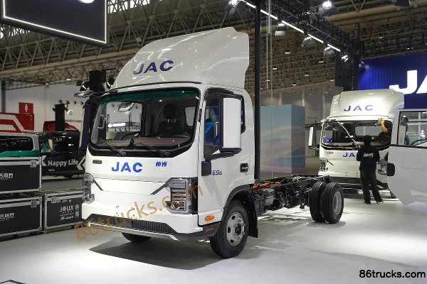 JAC ES6 4.18m Single Row Electric Flatbed Light Truck CATL 100.46kWh 4X2(6 wheels) Exterior (3) | 86Trucks