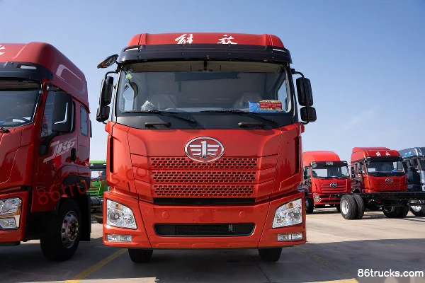 FAW Jiefang Qingdao JH6 300 hp 4X2(6 wheels) Diesel 9.7m Refrigerated Truck Exterior (2) | 86Trucks
