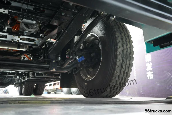 Zaihe Auto Lightweight Hero 6X4(10 wheels) Flat Roof Pure Electric Tractor Truck EVE 600kWh Chassis (3) | 86Trucks
