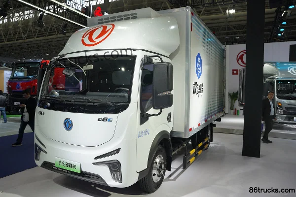 Dongfeng EV360 4X2(6 wheels) 4.1m Single Row Pure Electric Refrigerated Truck CATL 81.14kWh Exterior (3) | 86Trucks